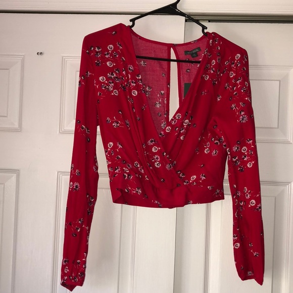 wild fable Tops - NWT!!! Red Floral Crop Top